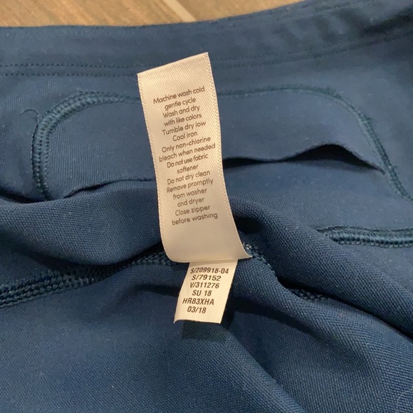 Athleta - High waisted Side Pocket Ankle Cropped Leggings - Picture 12 of 13